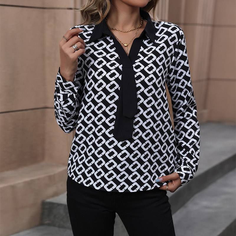 Elegante Damenbluse mit Kettenmuster