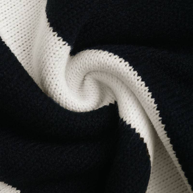 Gestreifter Oversize-Pullover – Schwarz & Weiß