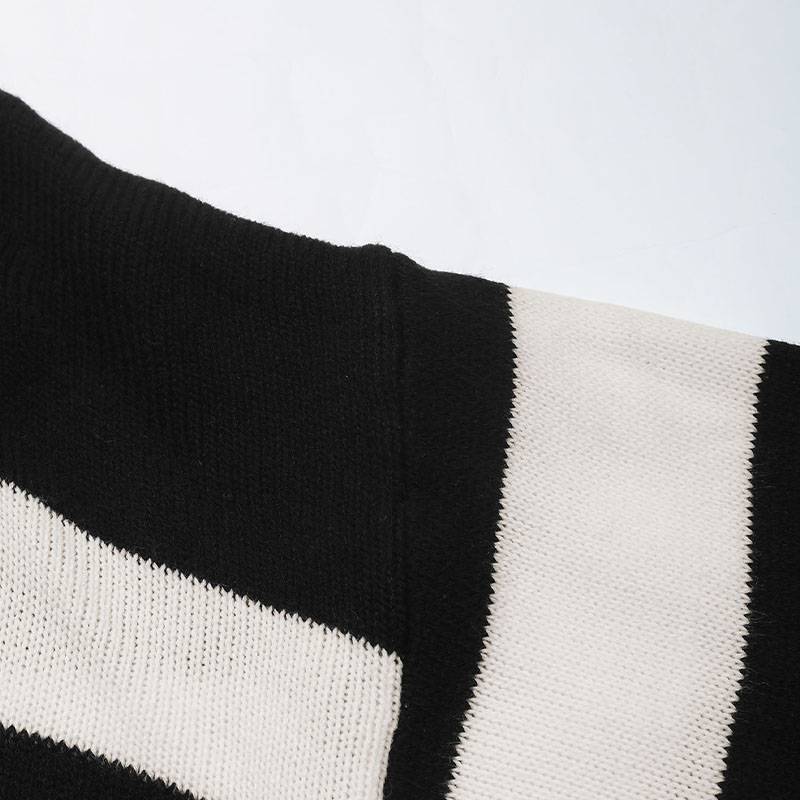 Gestreifter Oversize-Pullover – Schwarz & Weiß