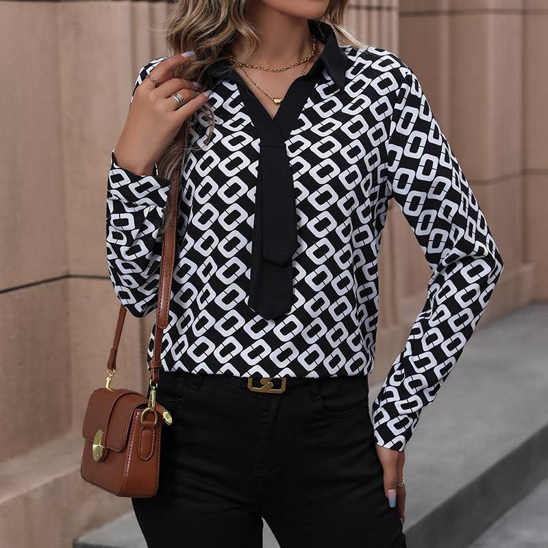 Elegante Damenbluse mit Kettenmuster
