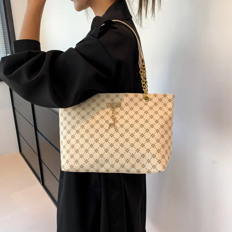 Modische Schultertasche