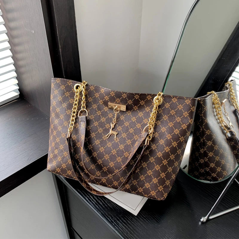 Modische Schultertasche