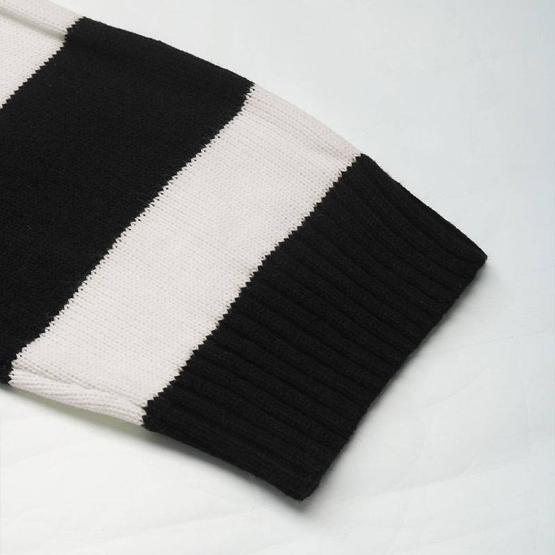 Gestreifter Oversize-Pullover – Schwarz & Weiß