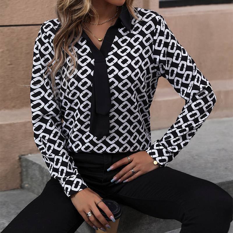 Elegante Damenbluse mit Kettenmuster